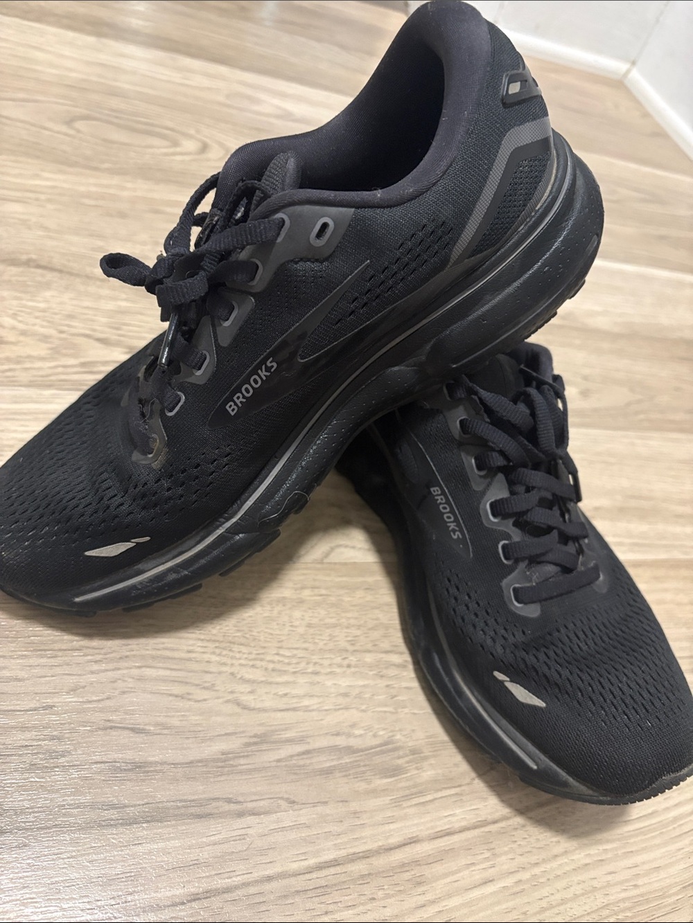 Brooks Women’s Black Athletic Running Shoes